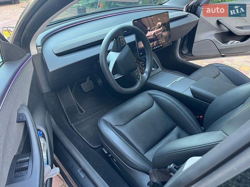 Седан Tesla Model 3 2025 в Кривом Роге