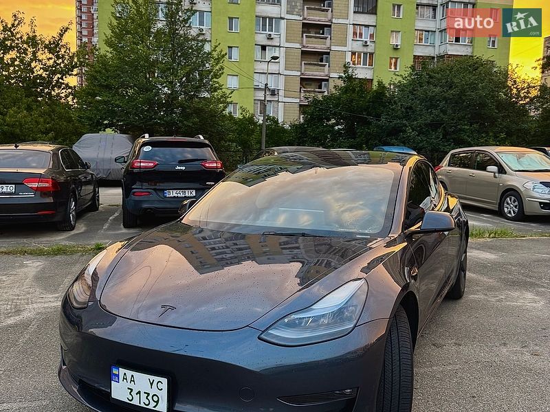 Седан Tesla Model 3 2023 в Киеве