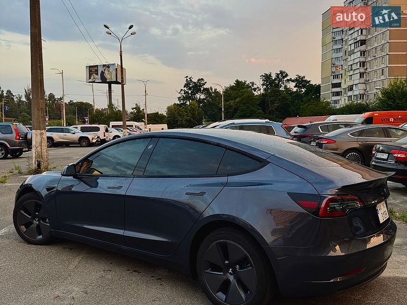 Седан Tesla Model 3 2023 в Киеве