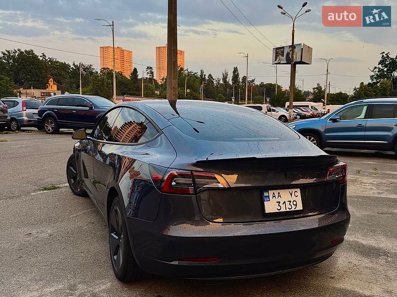 Седан Tesla Model 3 2023 в Киеве