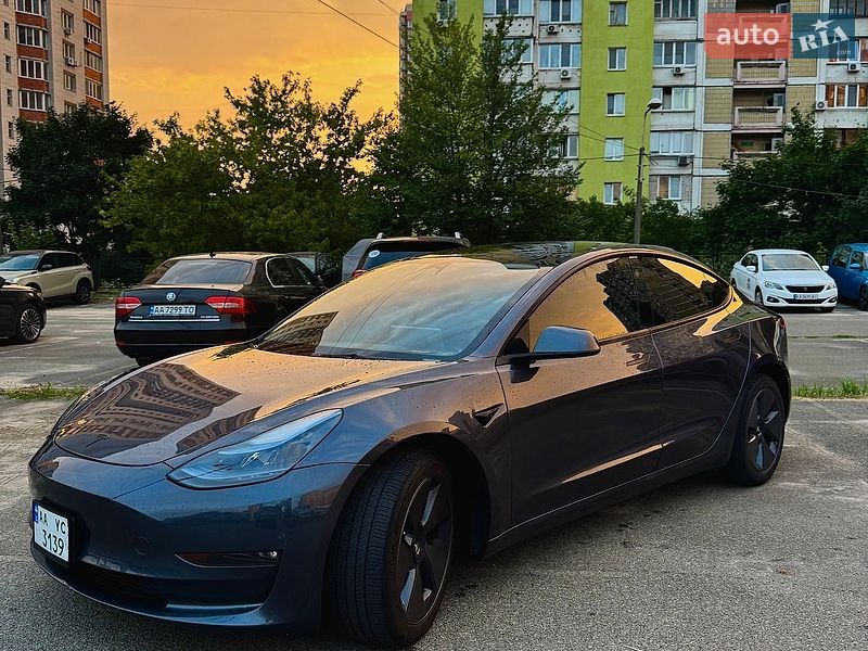 Седан Tesla Model 3 2023 в Киеве