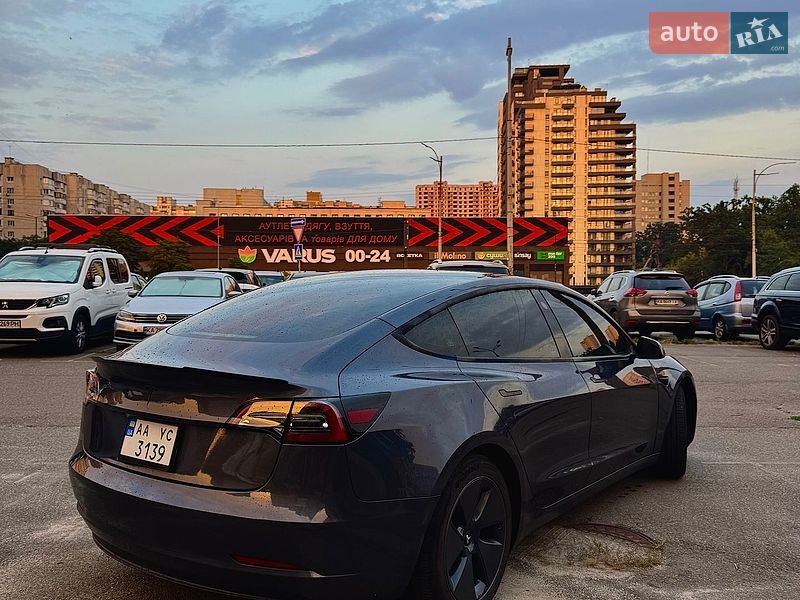 Седан Tesla Model 3 2023 в Киеве