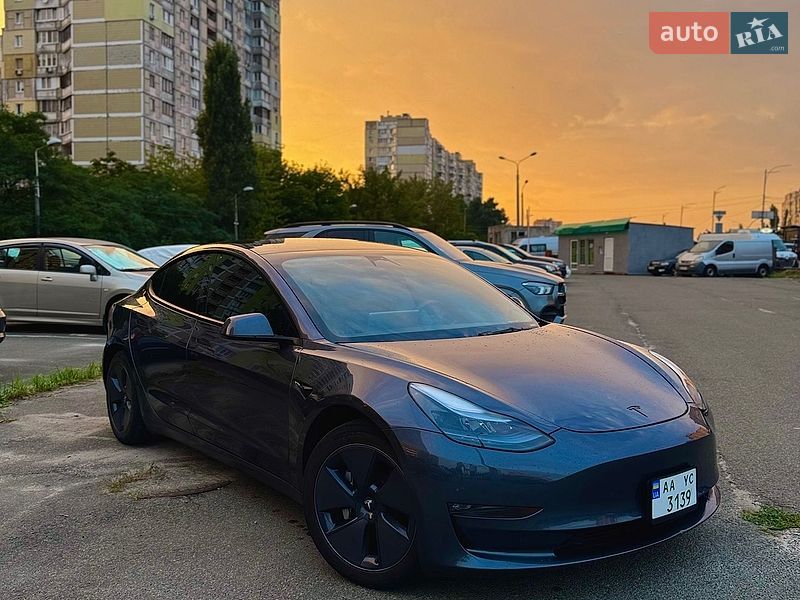 Седан Tesla Model 3 2023 в Киеве