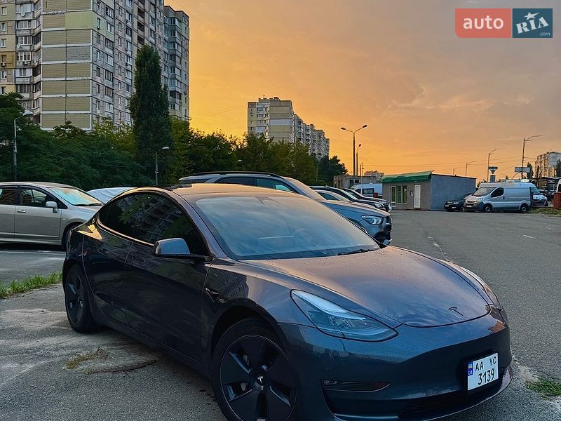 Седан Tesla Model 3 2023 в Киеве