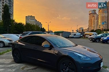 Седан Tesla Model 3 2023 в Киеве