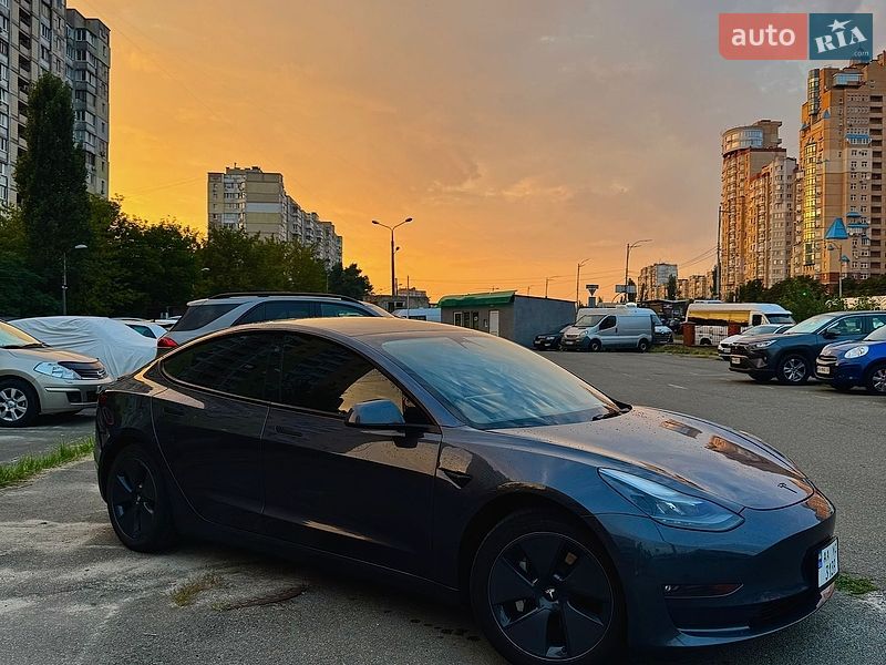 Седан Tesla Model 3 2023 в Киеве