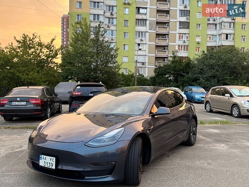 Седан Tesla Model 3 2023 в Киеве