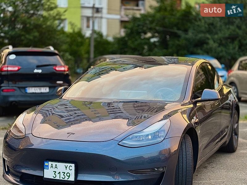 Седан Tesla Model 3 2023 в Киеве