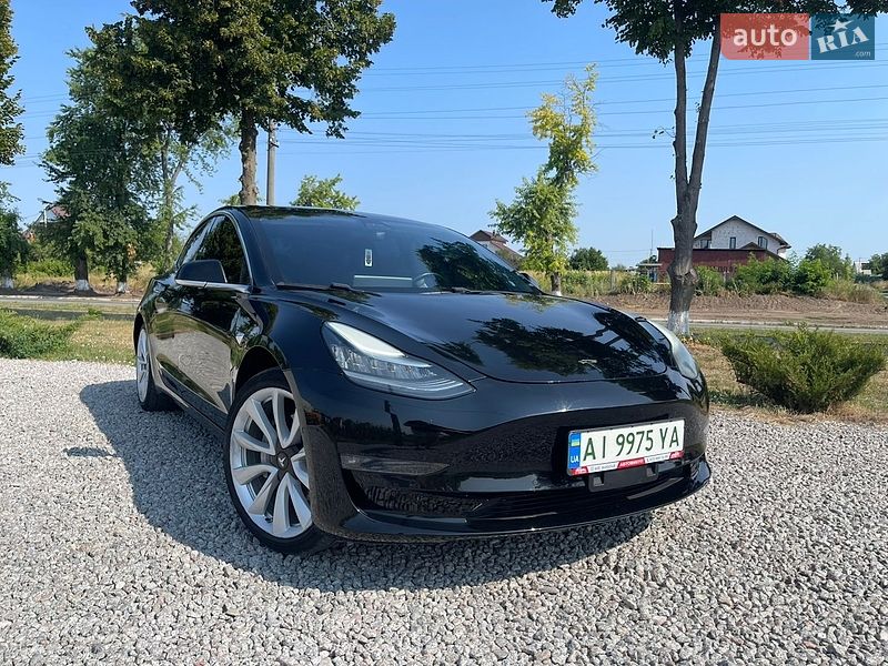 Tesla Model 3, фото из объявления