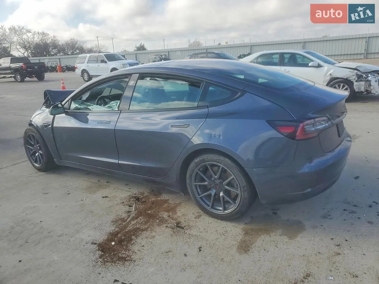 2022 Tesla Model 3 - фото 1