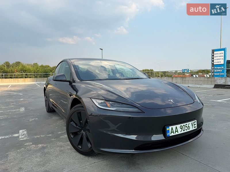 Седан Tesla Model 3 2025 в Киеве