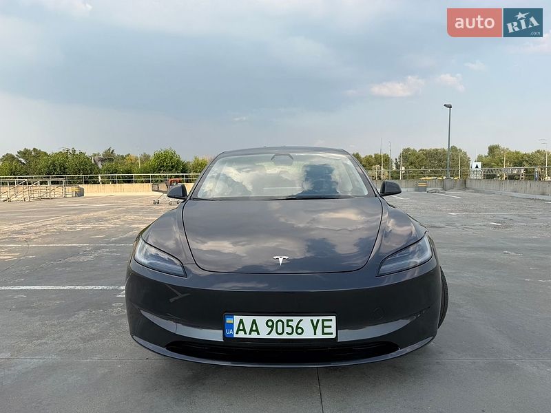 Седан Tesla Model 3 2025 в Киеве