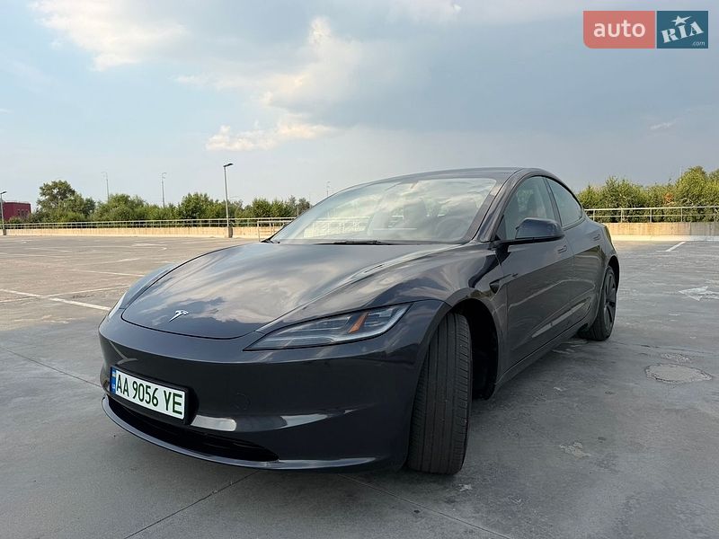 Седан Tesla Model 3 2025 в Киеве