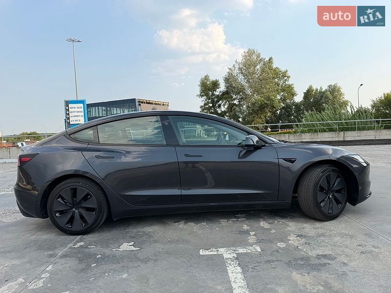 Седан Tesla Model 3 2025 в Киеве