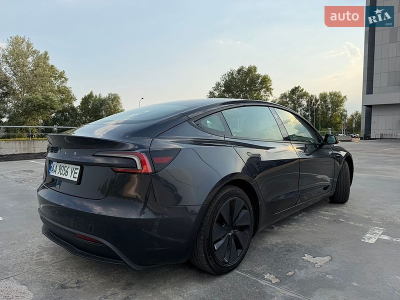 Седан Tesla Model 3 2025 в Киеве