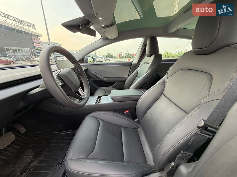 Седан Tesla Model 3 2025 в Киеве