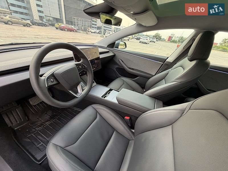 Седан Tesla Model 3 2025 в Киеве