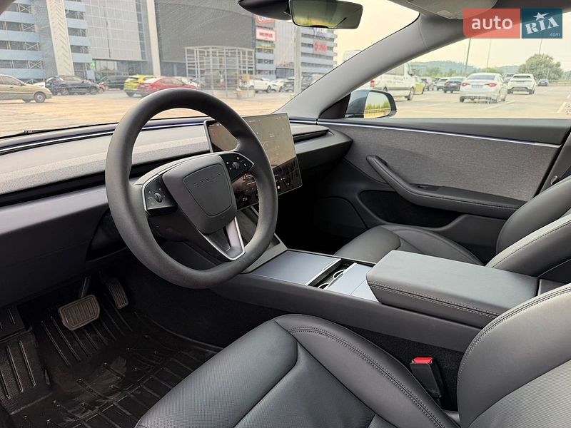 Седан Tesla Model 3 2025 в Киеве