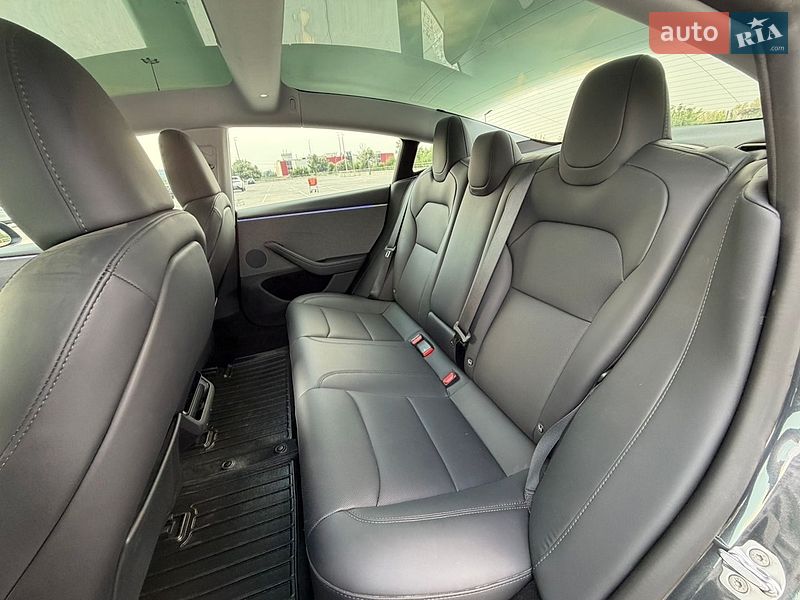 Седан Tesla Model 3 2025 в Киеве