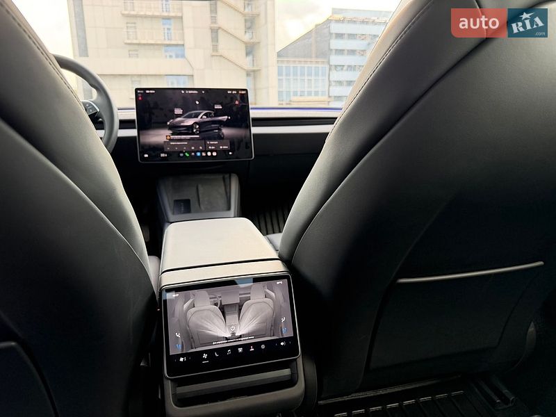 Седан Tesla Model 3 2025 в Киеве