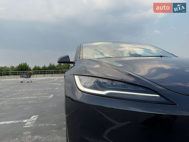 Седан Tesla Model 3 2025 в Киеве