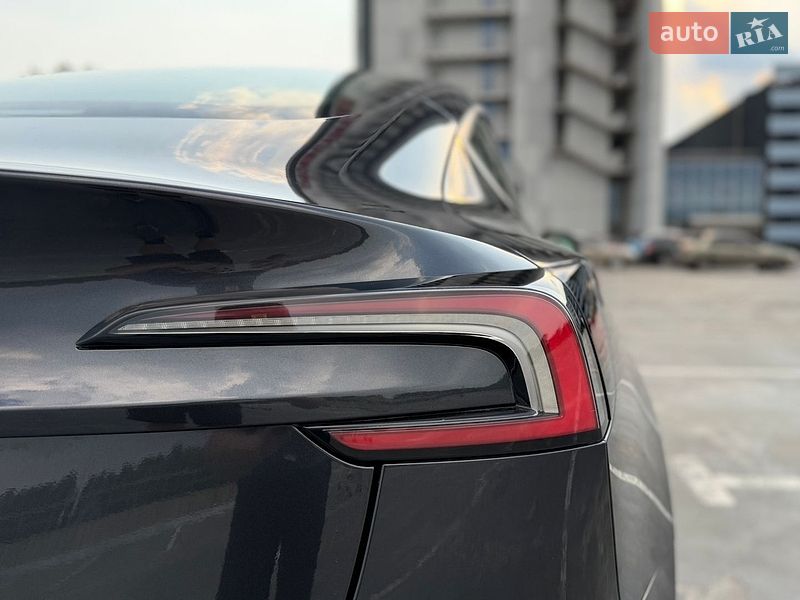 Седан Tesla Model 3 2025 в Киеве