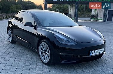 Седан Tesla Model 3 2023 в Івано-Франківську
