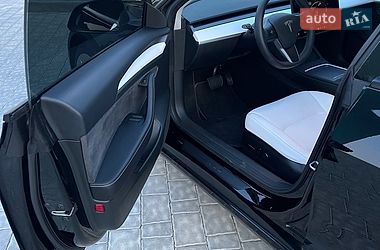 Седан Tesla Model 3 2023 в Івано-Франківську