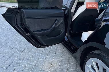 Седан Tesla Model 3 2023 в Івано-Франківську
