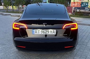 Седан Tesla Model 3 2023 в Івано-Франківську