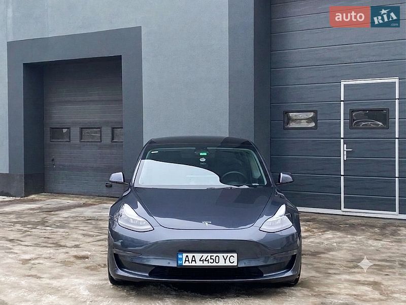 Седан Tesla Model 3 2021 в Львові