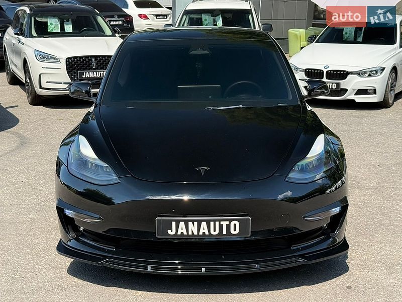 Седан Tesla Model 3 2023 в Харькове