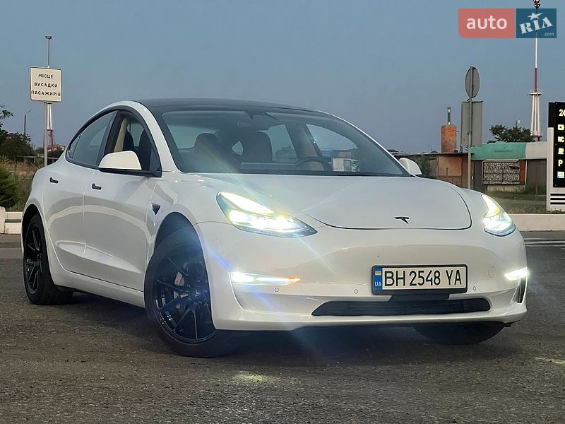 Седан Tesla Model 3 2021 в Черноморске