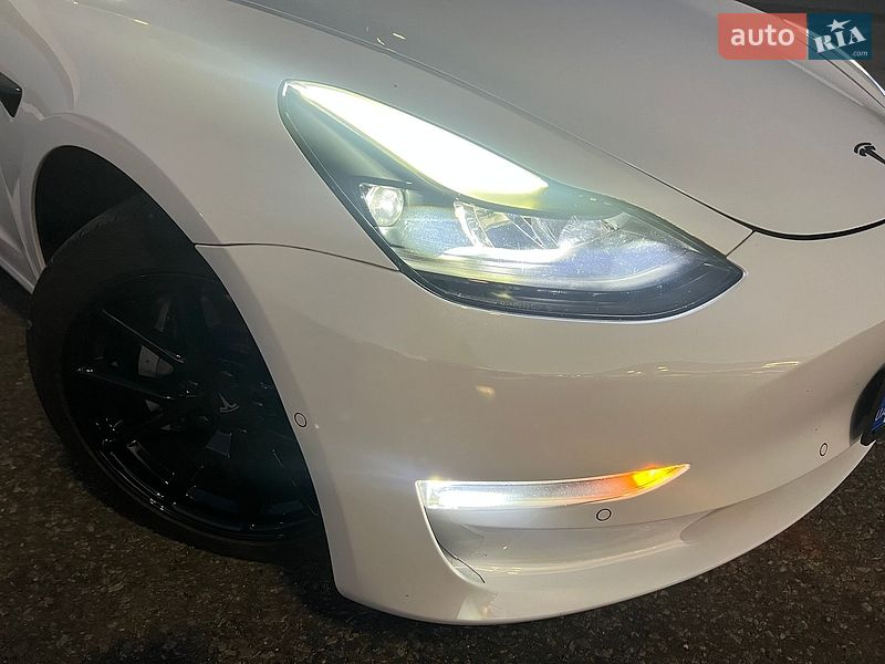 Седан Tesla Model 3 2021 в Черноморске