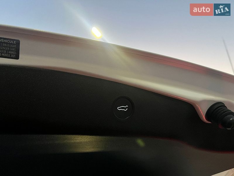 Седан Tesla Model 3 2021 в Черноморске