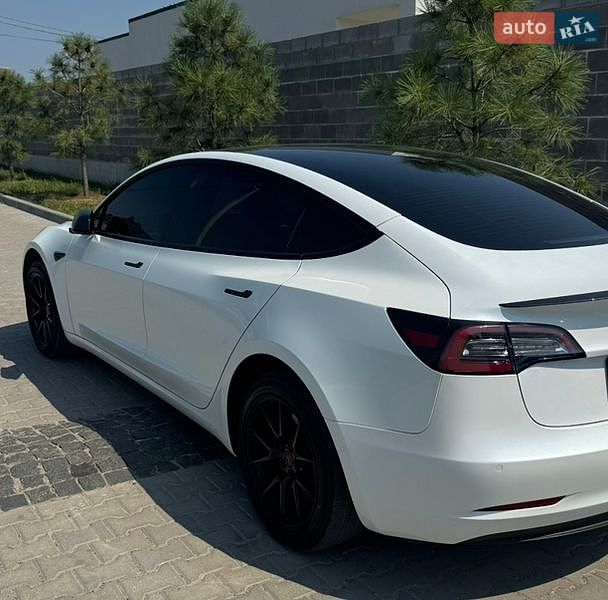 Седан Tesla Model 3 2021 в Рівному