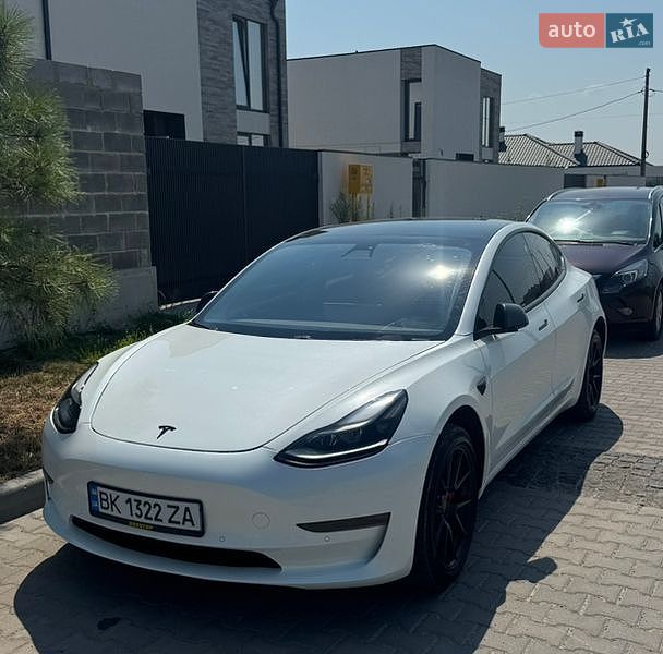 Седан Tesla Model 3 2021 в Рівному