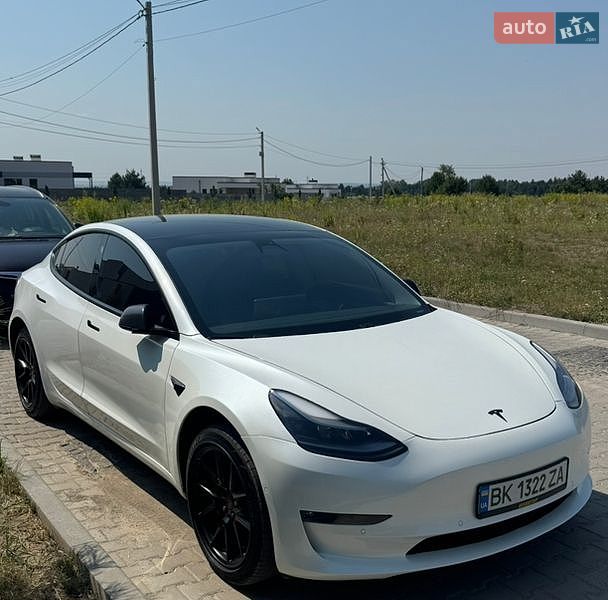 Седан Tesla Model 3 2021 в Рівному