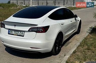 Седан Tesla Model 3 2021 в Рівному