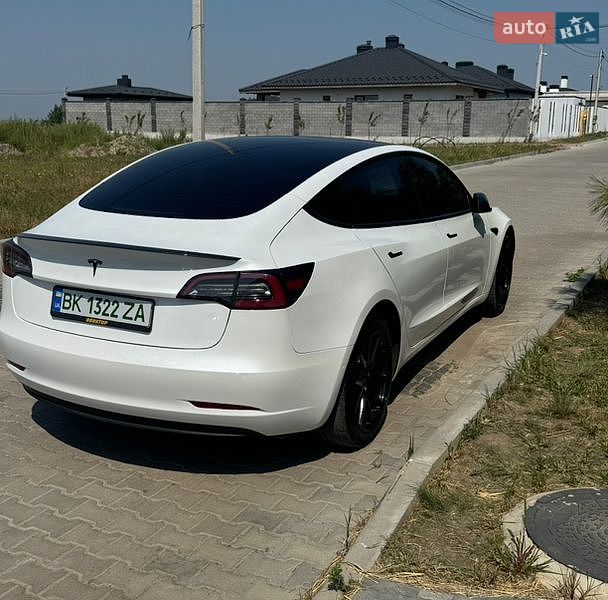Седан Tesla Model 3 2021 в Рівному