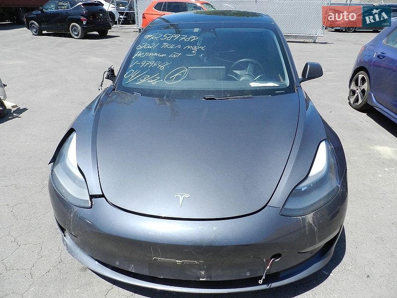 Седан Tesla Model 3 2021 в Ивано-Франковске