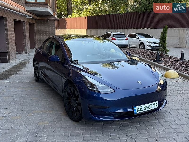 Седан Tesla Model 3 2022 в Дніпрі