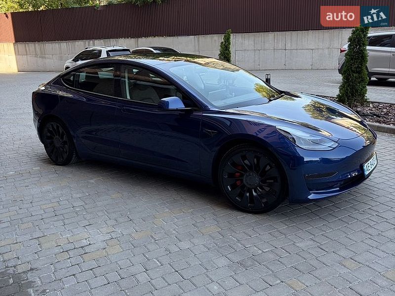 Седан Tesla Model 3 2022 в Дніпрі