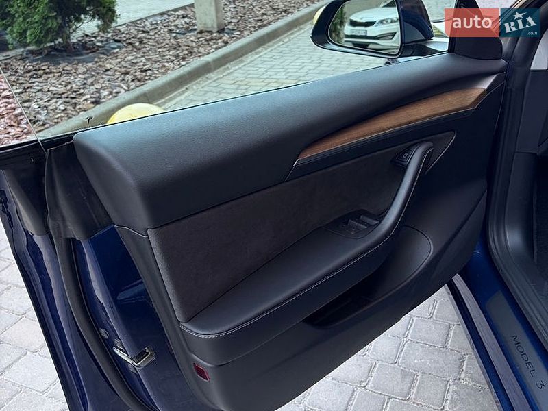 Седан Tesla Model 3 2022 в Дніпрі