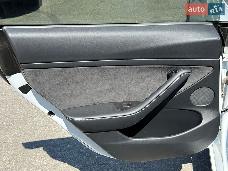 Седан Tesla Model 3 2021 в Харкові