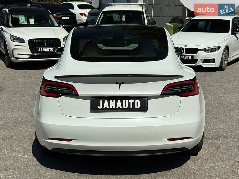Седан Tesla Model 3 2021 в Харкові