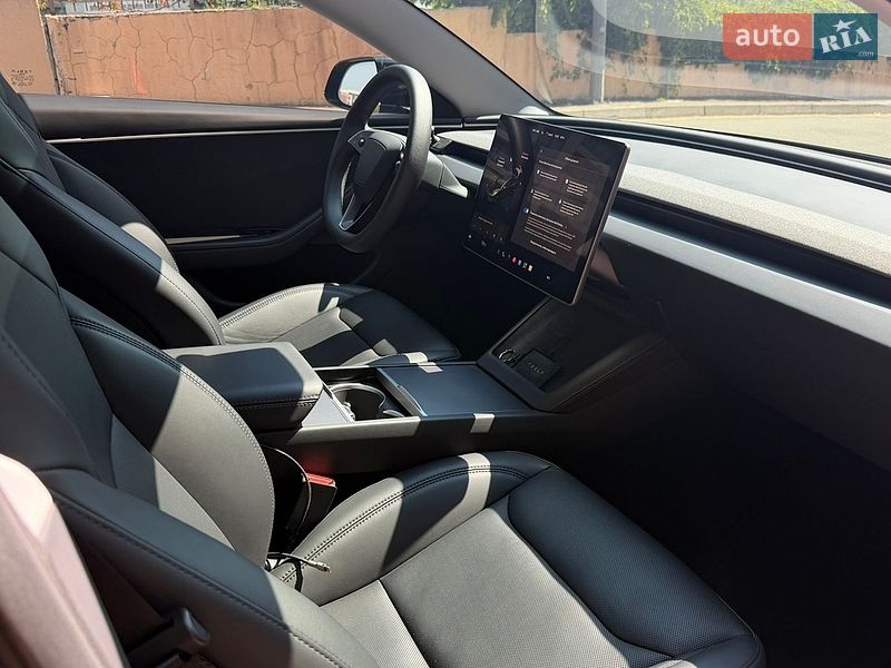 Седан Tesla Model 3 2025 в Києві
