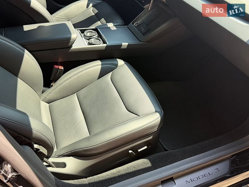 Седан Tesla Model 3 2025 в Києві