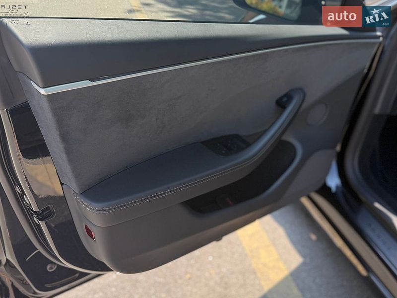 Седан Tesla Model 3 2025 в Києві