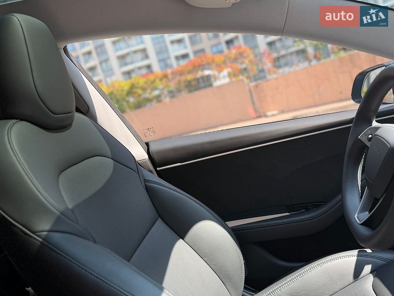 Седан Tesla Model 3 2025 в Києві